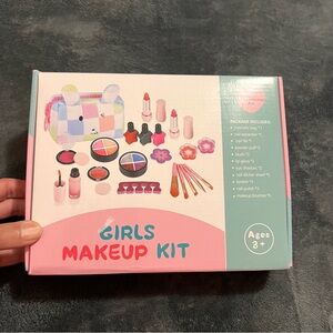 NWT Girls Makeup Kit with Pink and Purple Shades